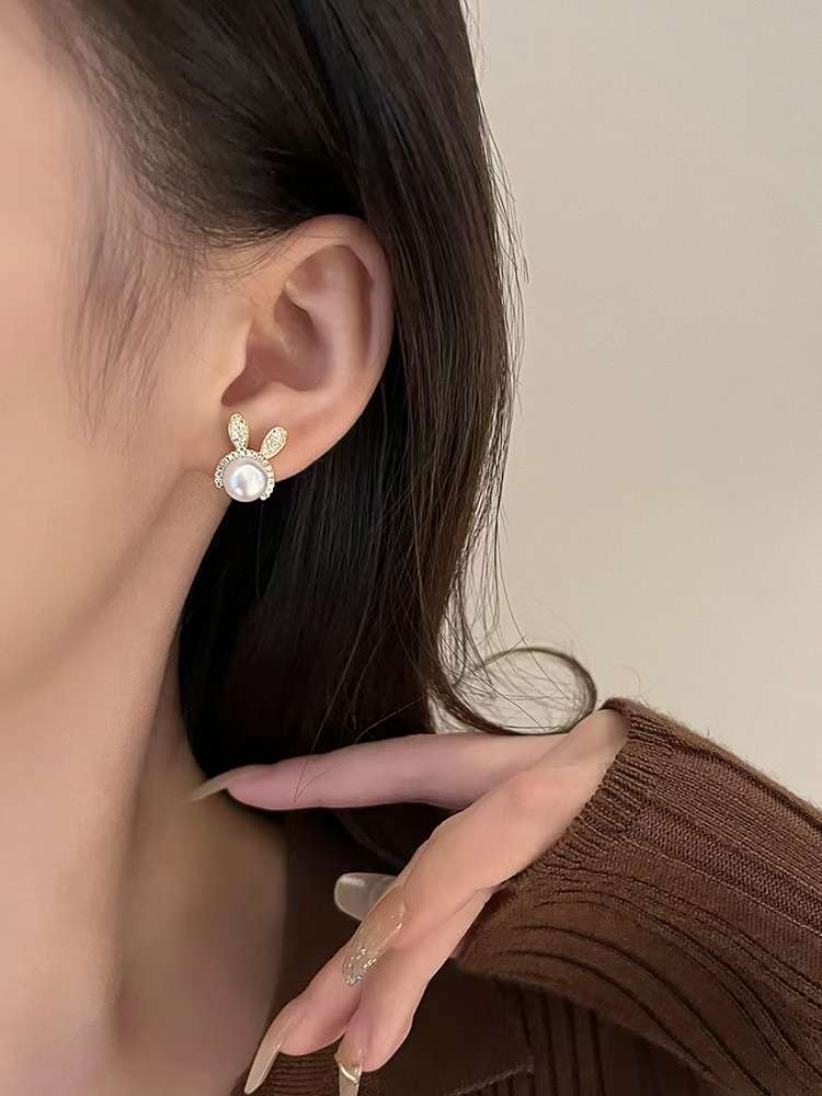 Light luxury zirconium little rabbit pearl earrings for women 2023, trendy and high-end style, stud earrings, zodiac year earrings set detail image 6