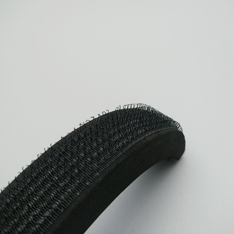 وسادة ذات شعر منفوش، نوع من الخراء الملصق على رأس الأميرة detail image 6