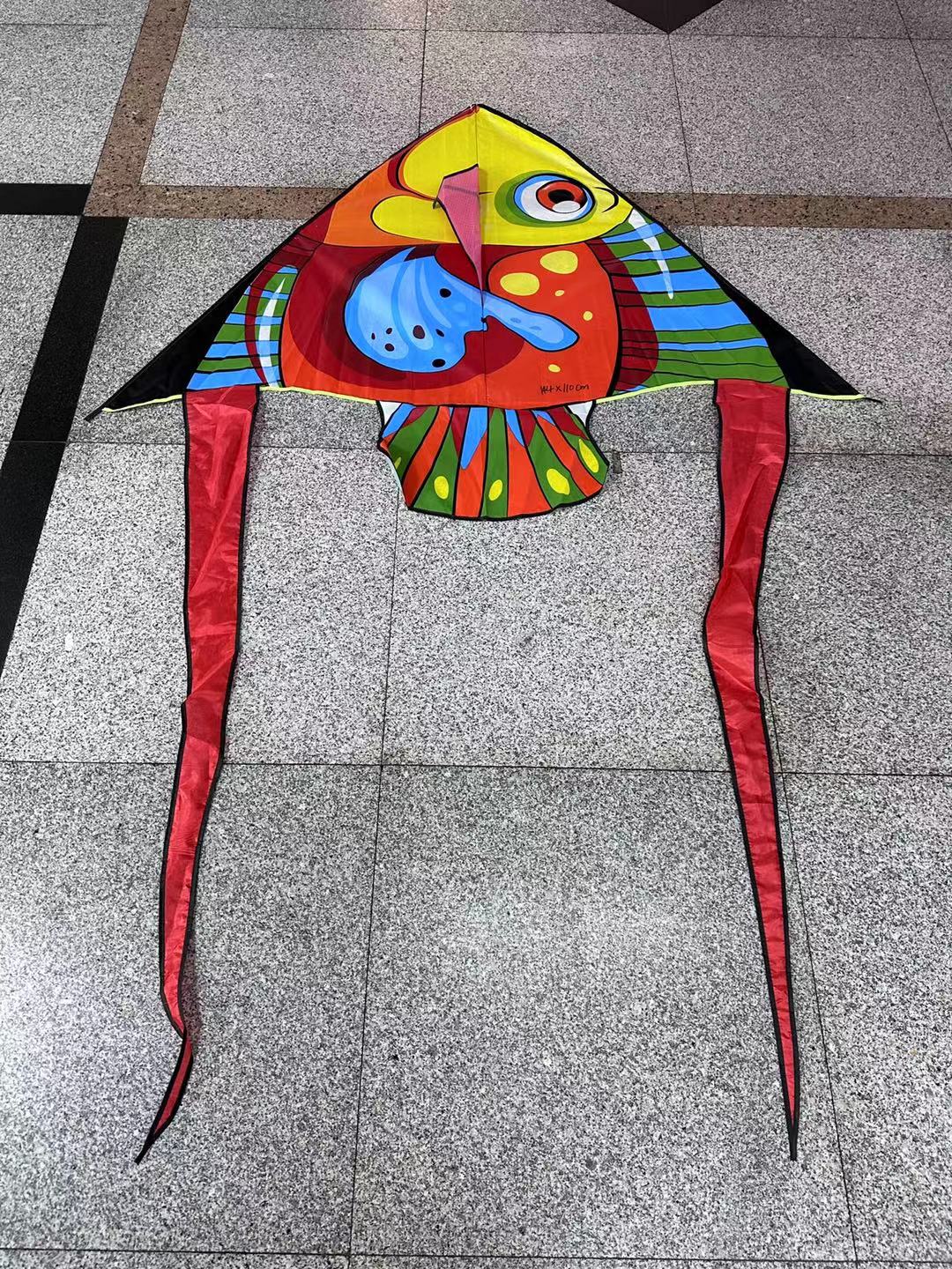 Heat transfer printed sequin tropical fish kites are bright in color, easy to fly and sell well. Factory wholesale Item Picture
