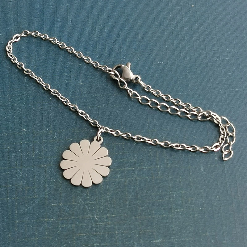 Fashionable titanium steel necklace pendants, stainless steel flat cutting trendy flower pendants, diy jewelry accessories, cross-border trade detail image 4