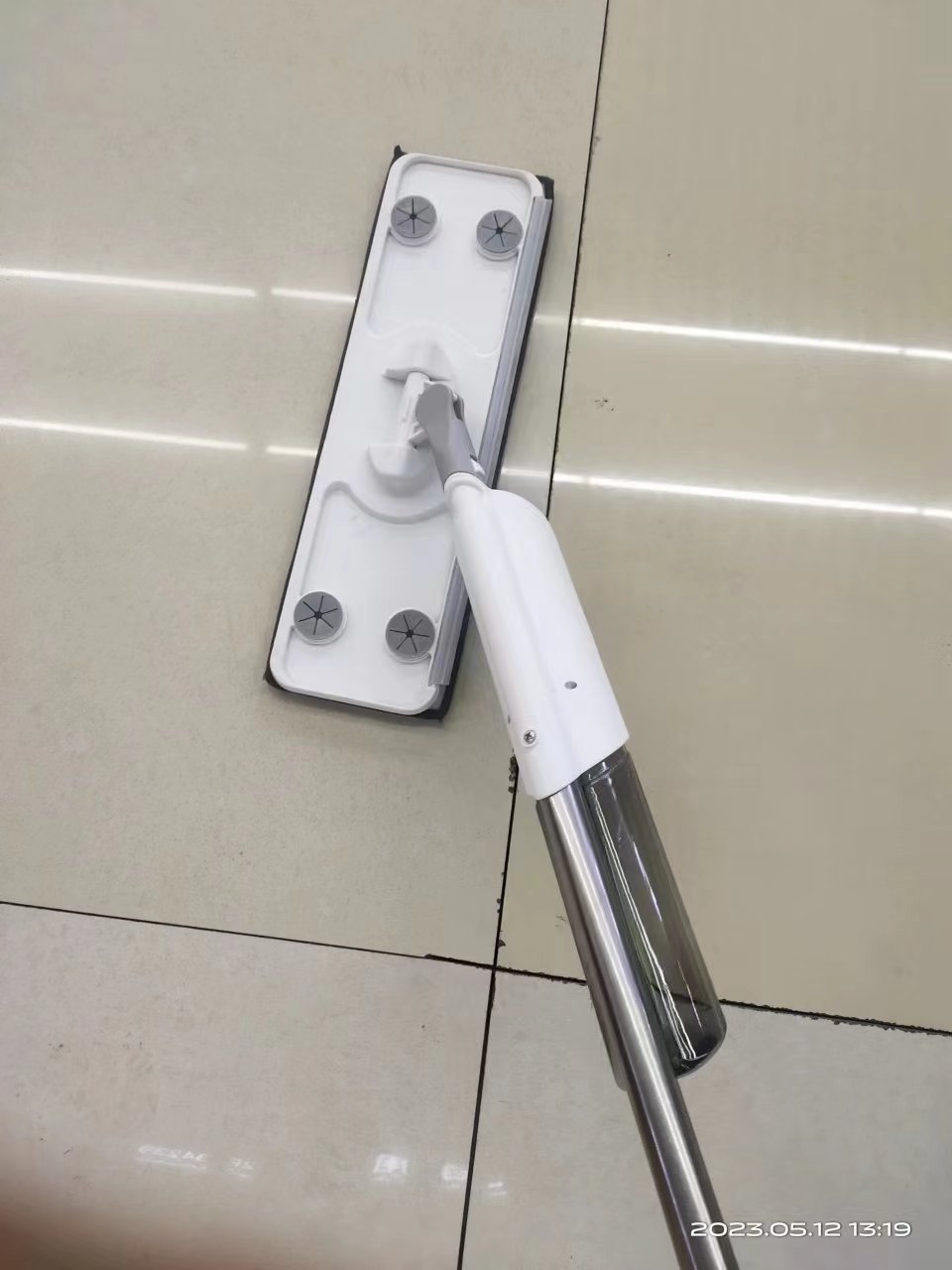 Meirjing Towel Cloth Flat Mop l Gift and Prize Water Spray Mop Can scrape water spray no hand wash Flat Mop 0449