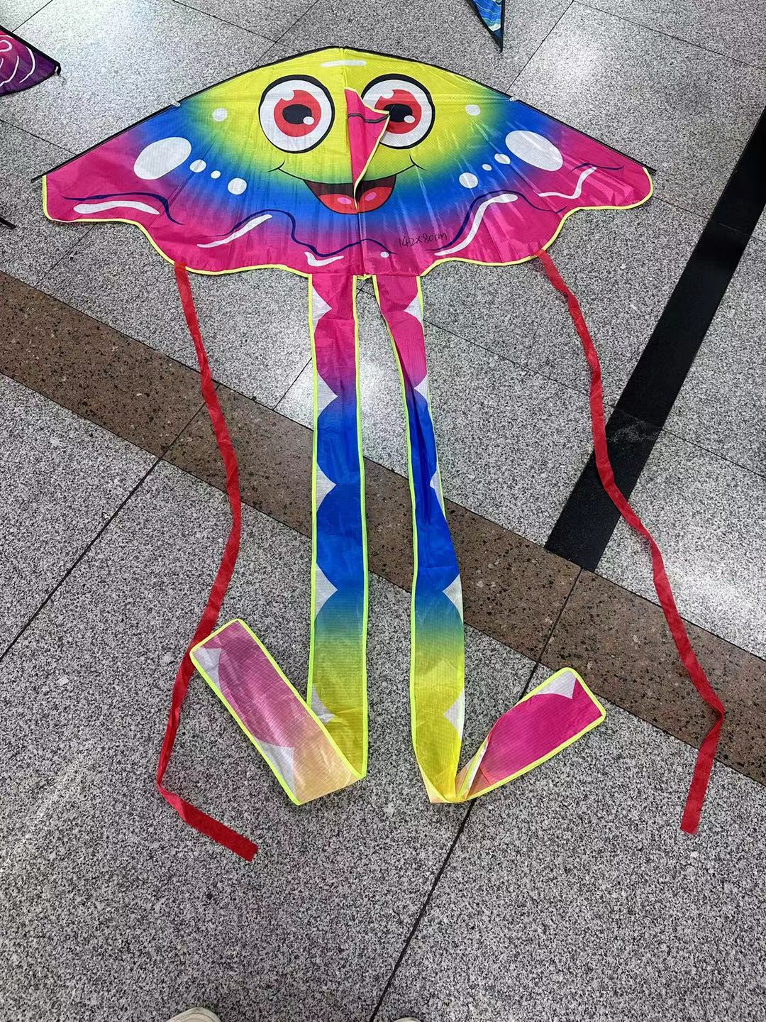 Heat transfer printed sequined jellyfish kites are bright in color, easy to fly and sell well. Factory wholesale Item Picture