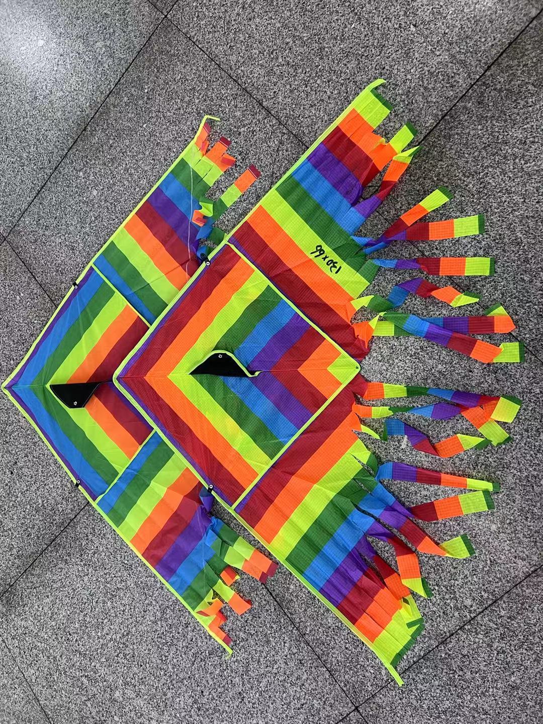 Heat transfer printed sequin color stripe multi-tail kites are bright in color, easy to fly and sell well. Factory wholesale Item Picture