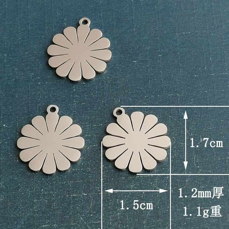 Fashionable titanium steel necklace pendants, stainless steel flat cutting trendy flower pendants, diy jewelry accessories, cross-border trade detail image 2