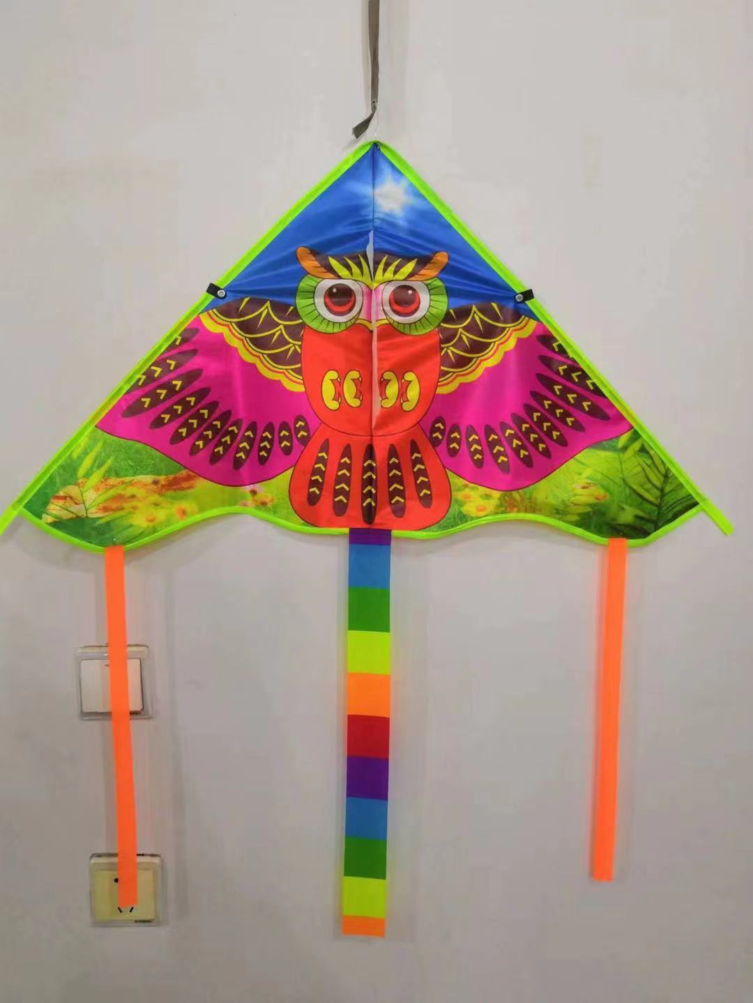 Heat transfer printed sequined small owl kites are bright in color, easy to fly and sell well. Factory wholesale