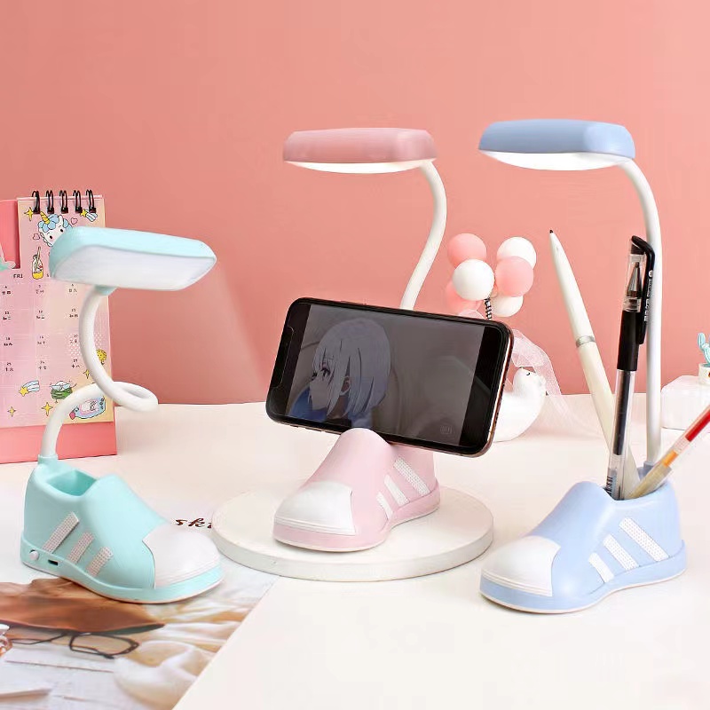 LED pen holder desk lamp, USB charging and plug-in dual-purpose shoe model desk lamp, male and female student learning professional eye-protecting desk lamp Application Scenario