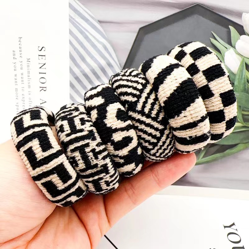 100 pieces of high-elasticity thickened bicolor jacquard rubber bands for stationery accessories Application Scenario