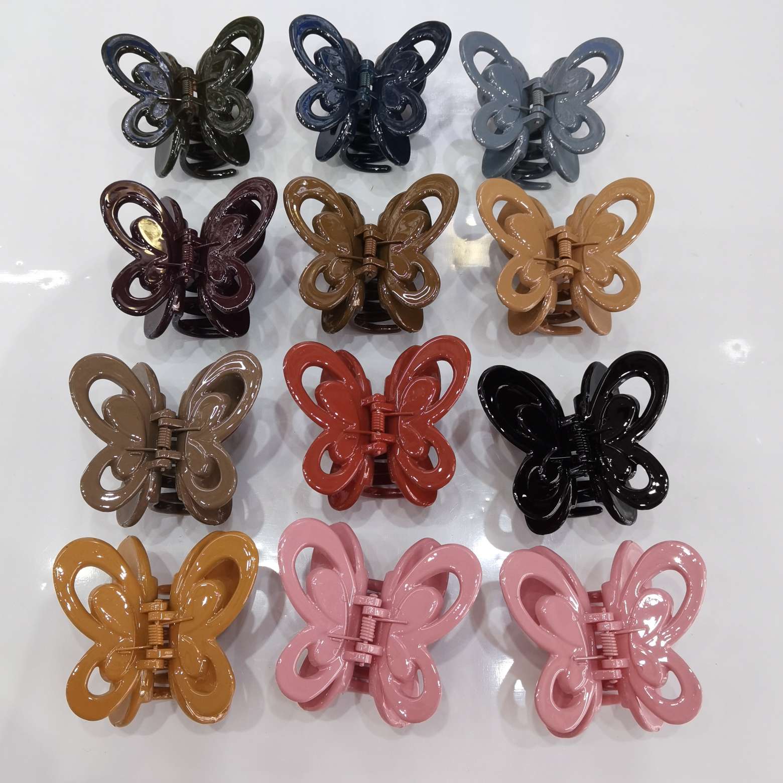 This is a popular and trendy Korean version of the fashion classic. It features 11-color butterfly hairpins with single-layer and double-layer hollowed-out flat butterflies Specification image