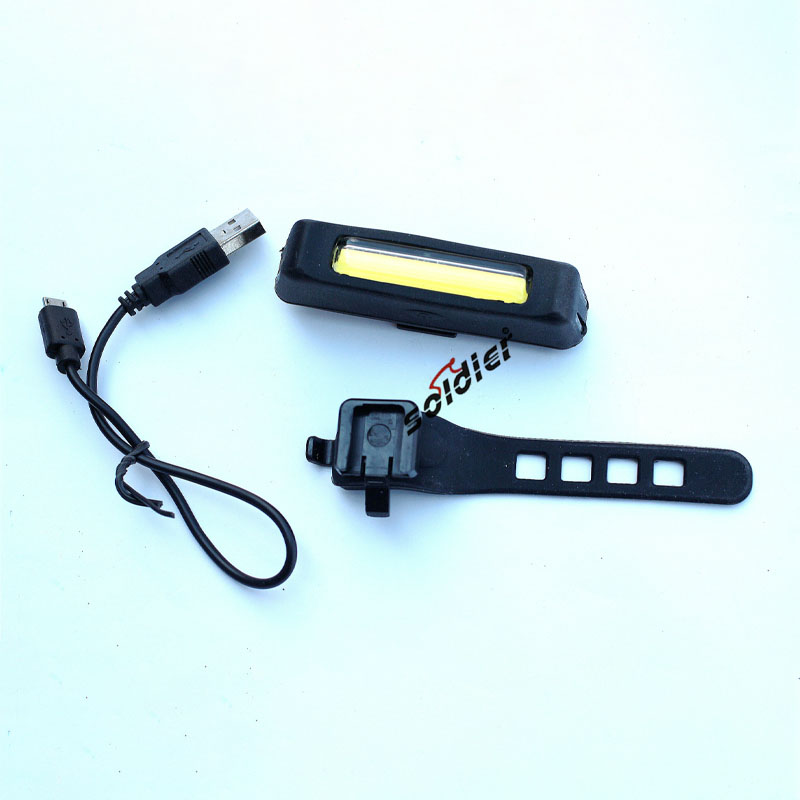 充电超亮尾灯产品图