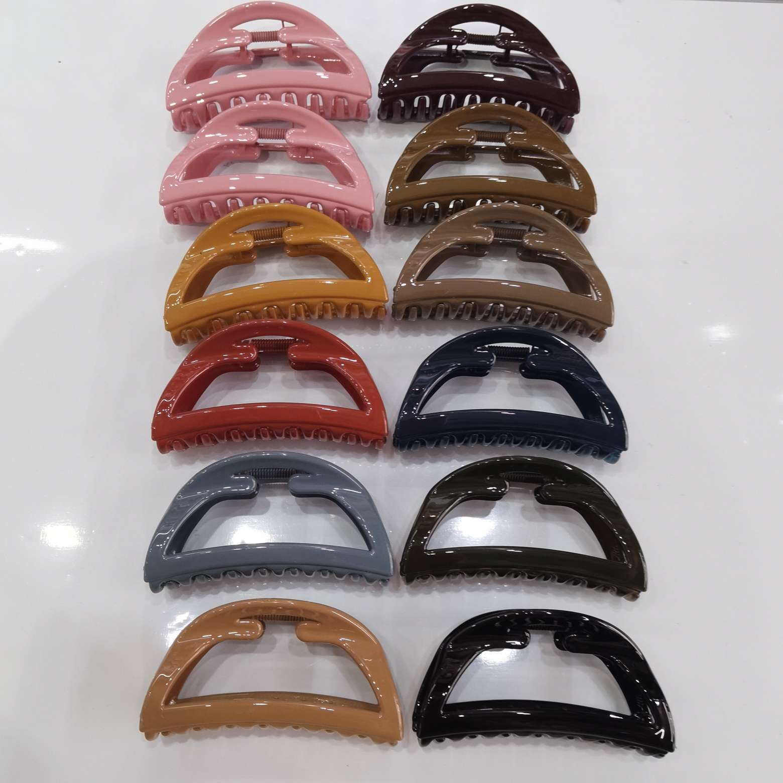 Internet-famous bestsellers, popular and trendy Korean style, fashionable and classic, internet-famous Korean style, gradient solid color, maca color Korean style hair clip, bath clip, triangular square, double cloud strips Application Scenario