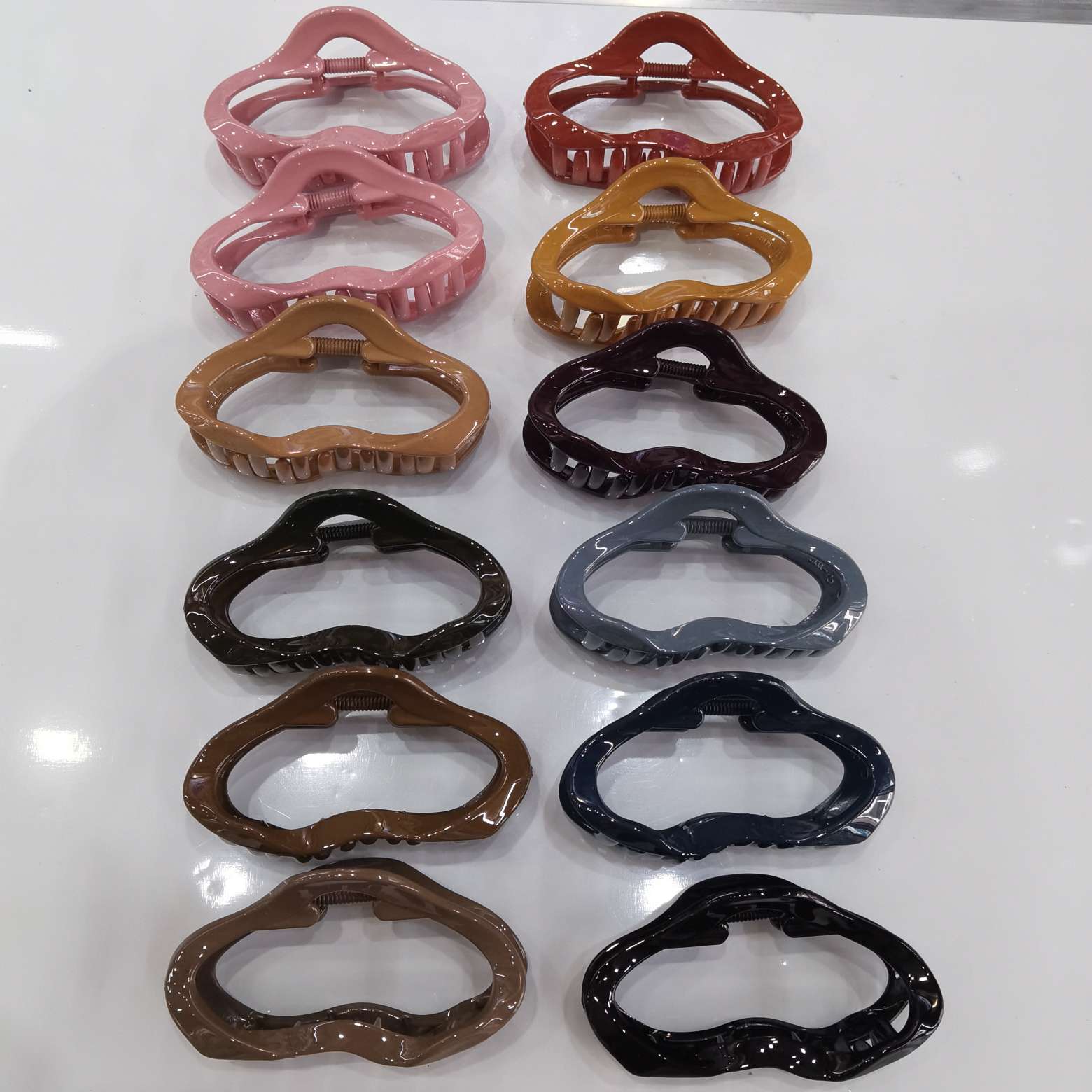 Internet-famous bestsellers, popular and trendy Korean style, fashionable and classic, internet-famous Korean style, gradient solid color, maca color Korean style hair clip, bath clip, triangular square, double cloud strips Specification image