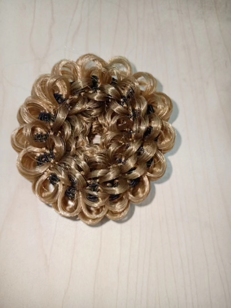 The new Korean version of the fake hair band, high-elasticity and elegant hair tie headwear, fluffy bun hairstyle, hair tie and knitted details Picture