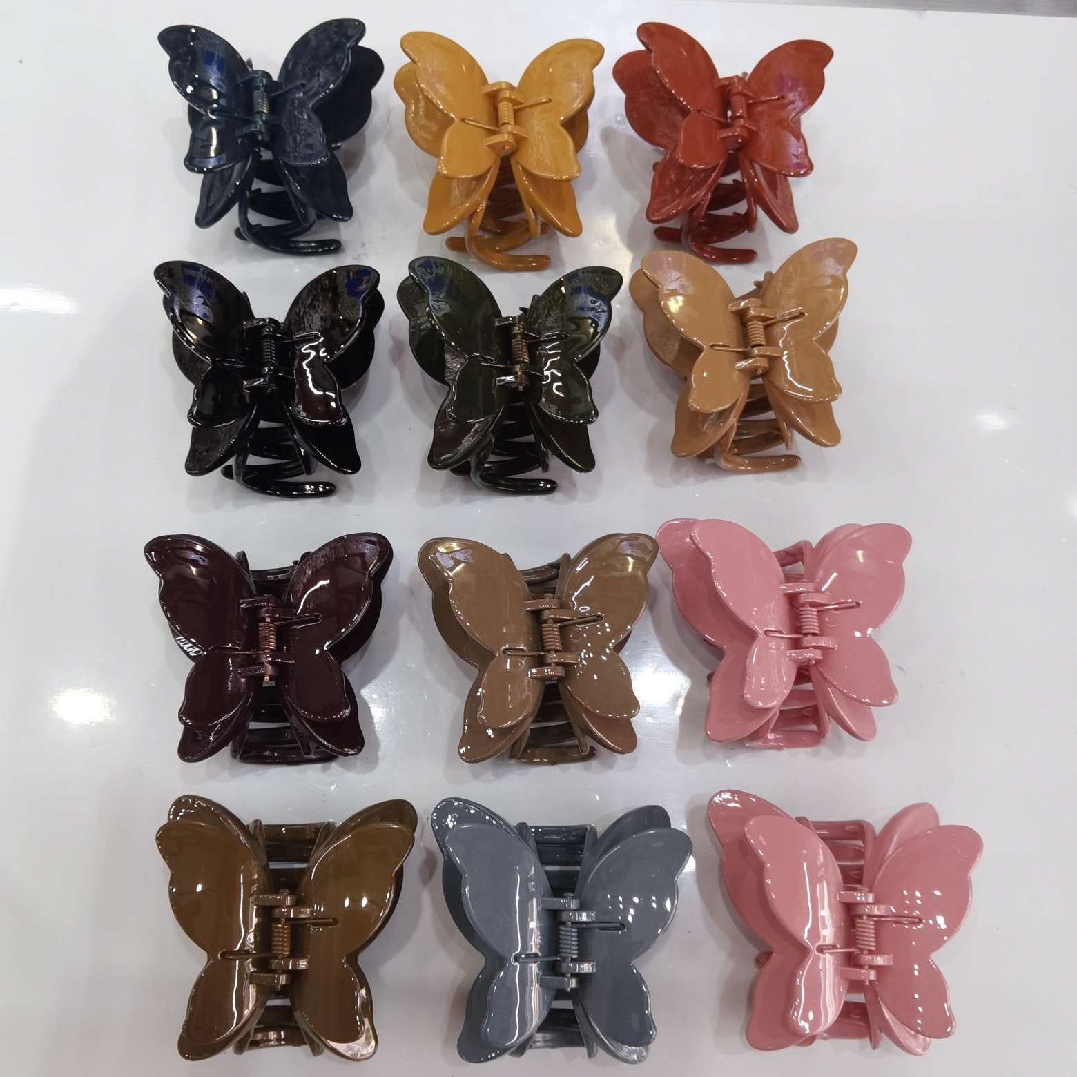 This is a popular and trendy Korean version of the fashion classic. It features 11-color butterfly hairpins with single-layer and double-layer hollowed-out flat butterflies