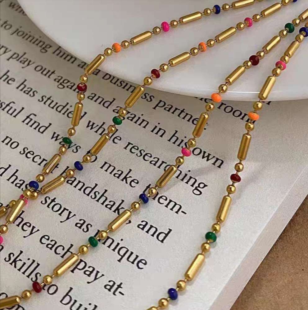 Fashionable beaded necklace for girls, a niche and light luxury 18k gold-plated high-end look, an ins cool and cool style collarbone necklace accessory