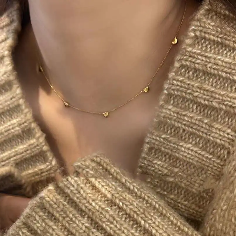 High-end and niche three-dimensional heart-shaped mark necklace with multiple hearts, Instagram 18K gold-plated neckchain, collarbone chain, sweater chain detail image 4