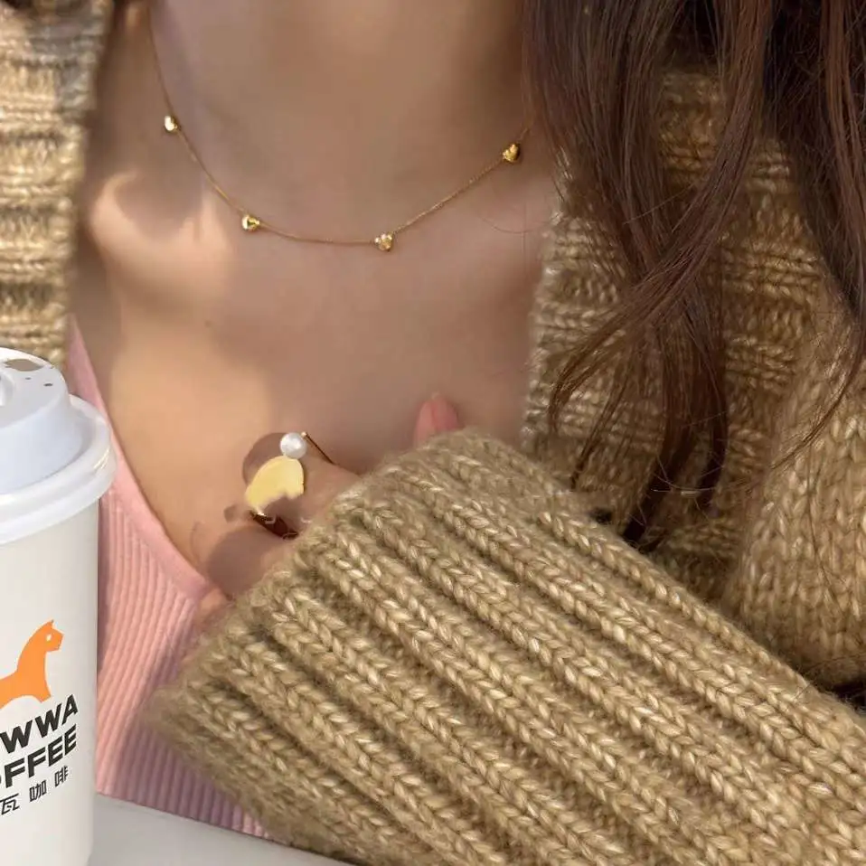 High-end and niche three-dimensional heart-shaped mark necklace with multiple hearts, Instagram 18K gold-plated neckchain, collarbone chain, sweater chain detail image 2