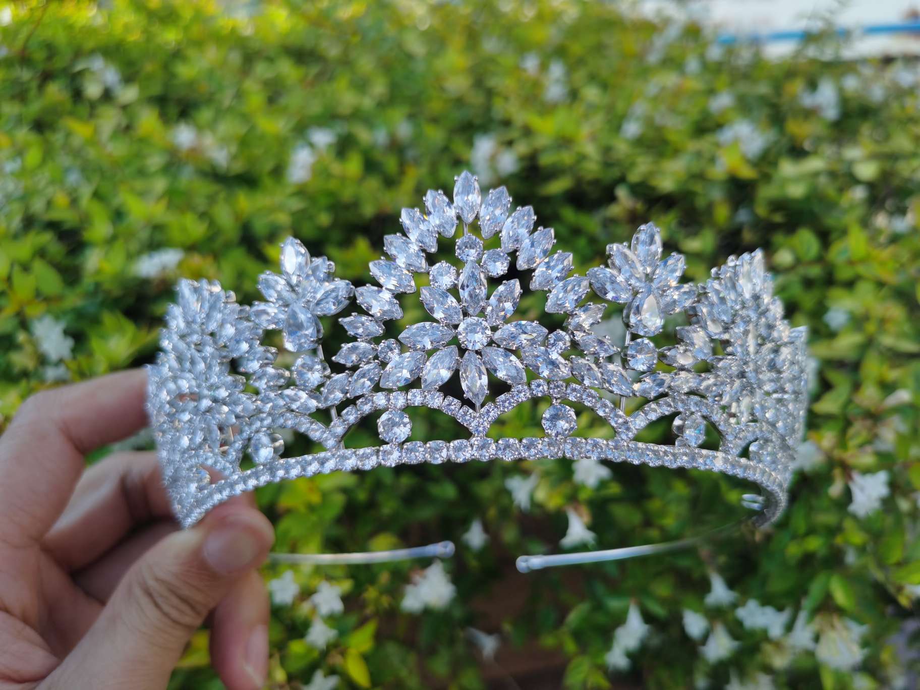Bride's zircon crown detail image 1