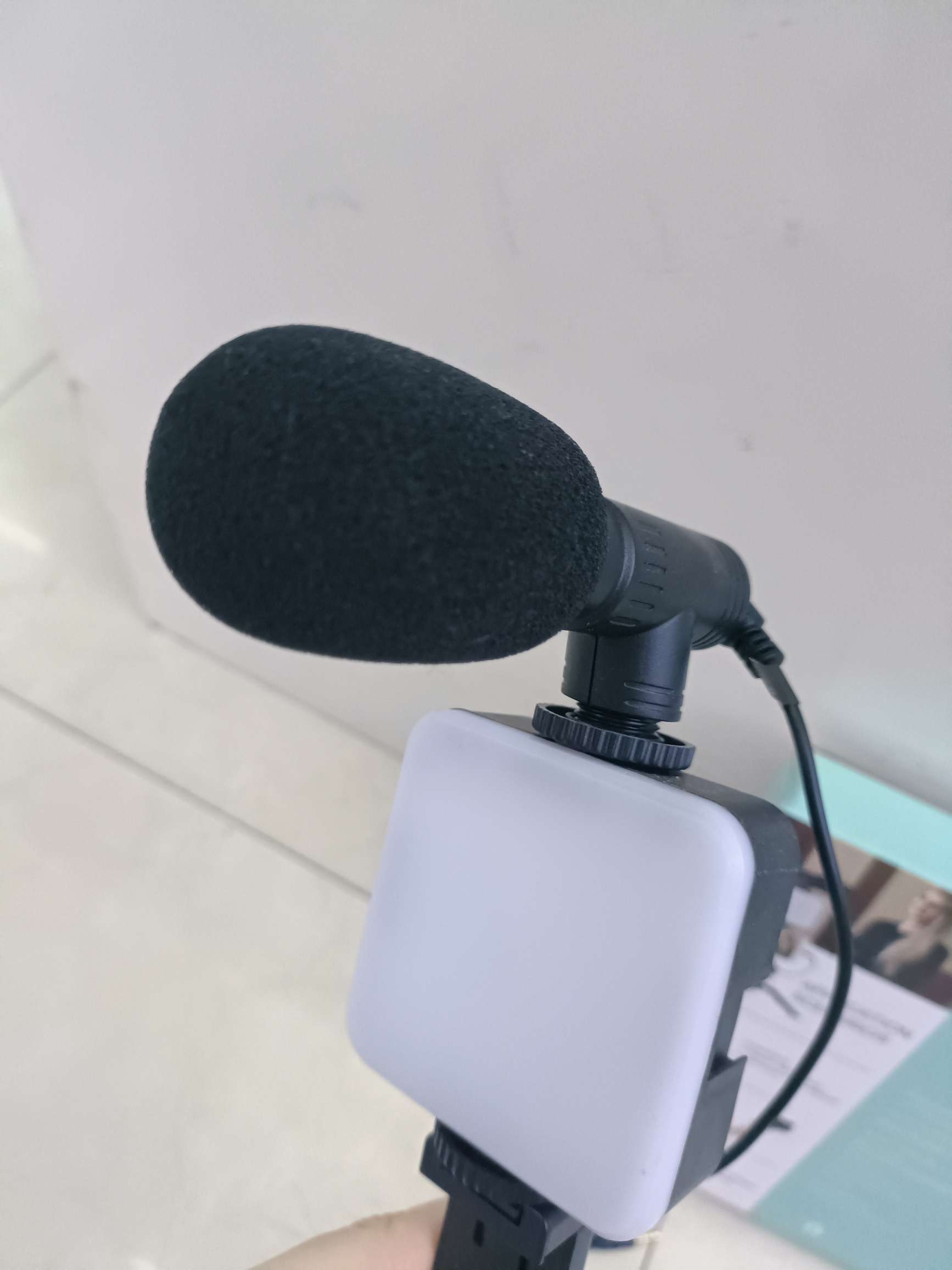 便携三脚架直播套装 补光灯麦克风支架LED电池款 直播摄影方形会议灯口袋补光灯 手持摄影灯 桌面无线直播灯手机补光灯详情图6