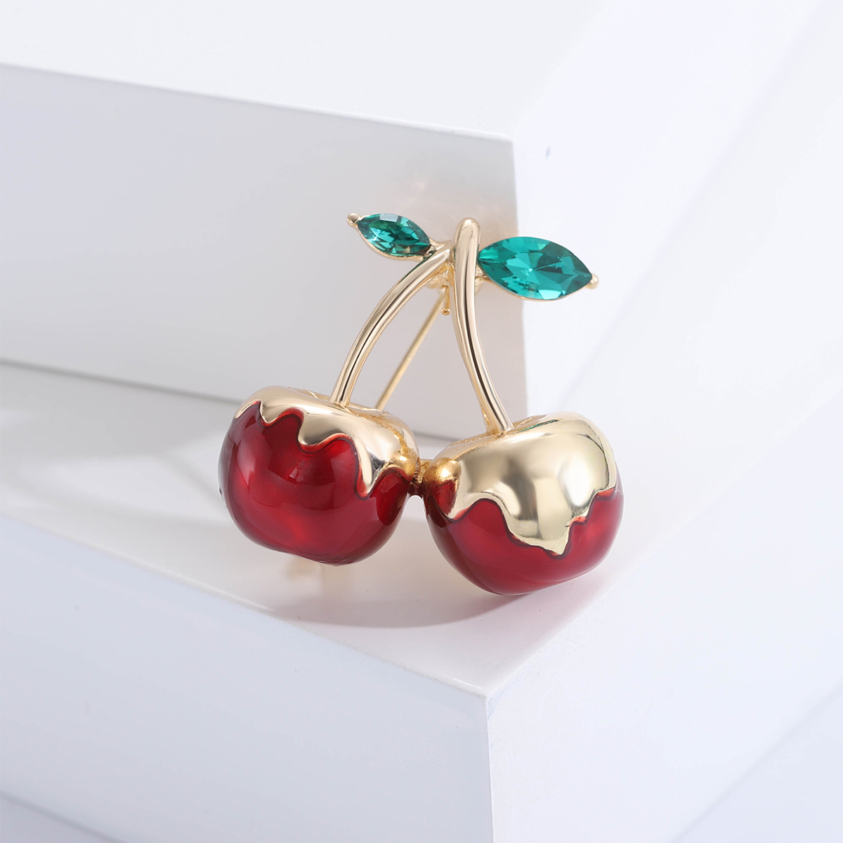 Factory direct sales, creative and light luxury new best-selling retro water diamond cherry stainless steel brooch, anti-glare brooch, light luxury creative retro brooch, simple and fashionable accessory pin details Picture