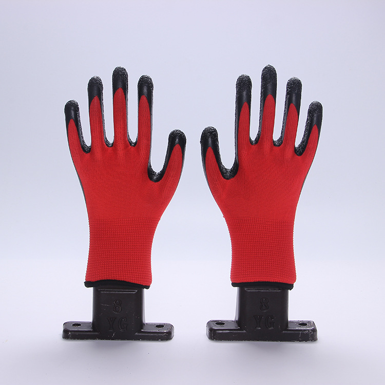 十三针尼龙起皱劳保手套红色纱线黑色乳胶防滑耐磨防护手套详情图5