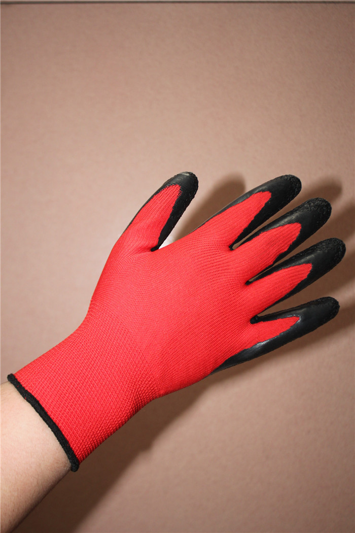 十三针尼龙起皱劳保手套红色纱线黑色乳胶防滑耐磨防护手套详情4