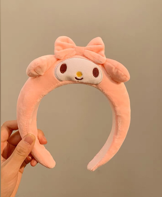 Sanrio Kuromi Melody Laurel Dog Face Wash Hair Band Five Colors Application Scenario