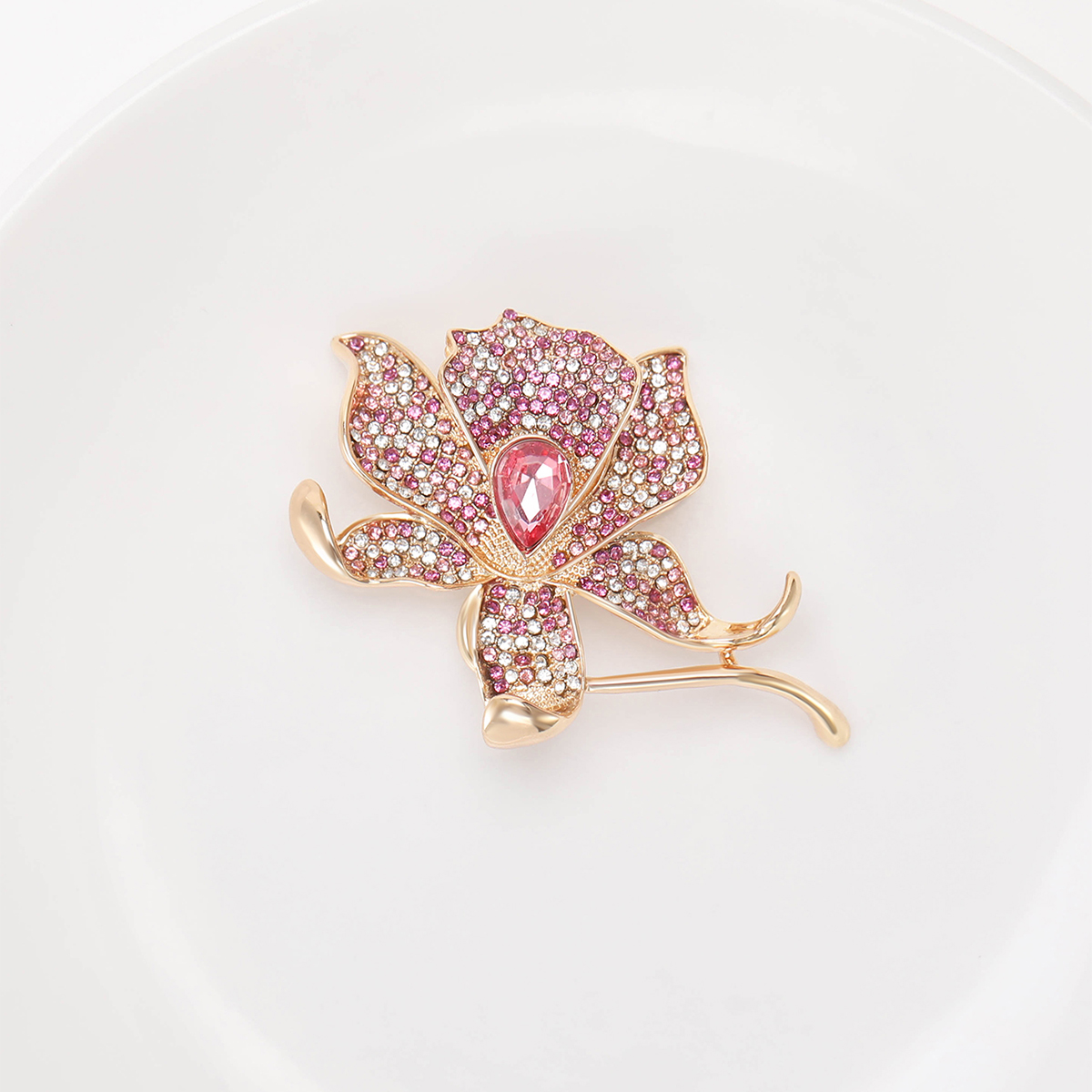 Factory direct sales, creative and light luxury new best-selling retro water diamond lotus stainless steel brooch, anti-glare, light luxury creative retro brooch, simple and fashionable accessory pin details Picture
