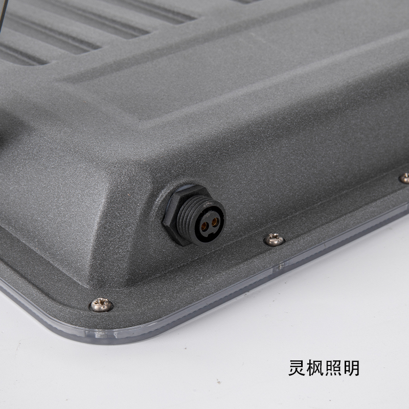 太阳能投光灯/新农村道路灯/带指示电量/高效透镜白底实物图