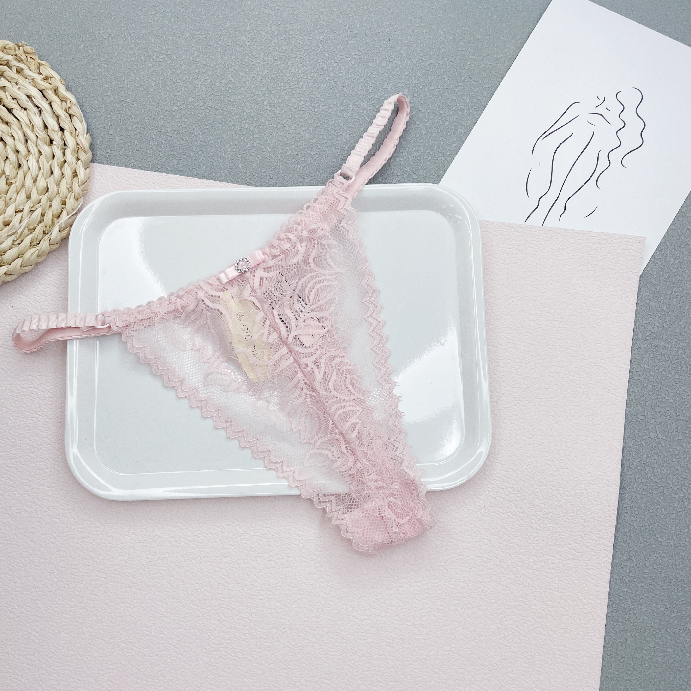 The Mystery of the Magic Box Sexy lace thong for women, low-waisted, see-through, thin, half-hip-hugging triangular T pants Specification image