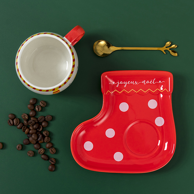 奢华创意圣诞老人袜子形状圣诞咖啡杯陶瓷马克杯和茶托套装详情图5