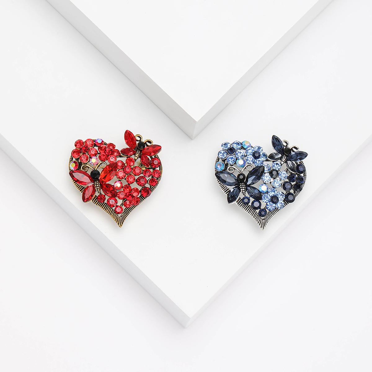 Factory direct sales, creative and light luxury new best-selling retro water diamond heart-shaped butterfly stainless steel brooch, anti-glare brooch, light luxury creative retro brooch, simple and fashionable accessory pin details Picture