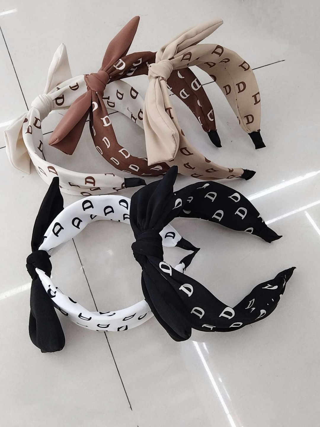 Simple Korean-style fashionable fabric letter D wide edge headband bow details Picture
