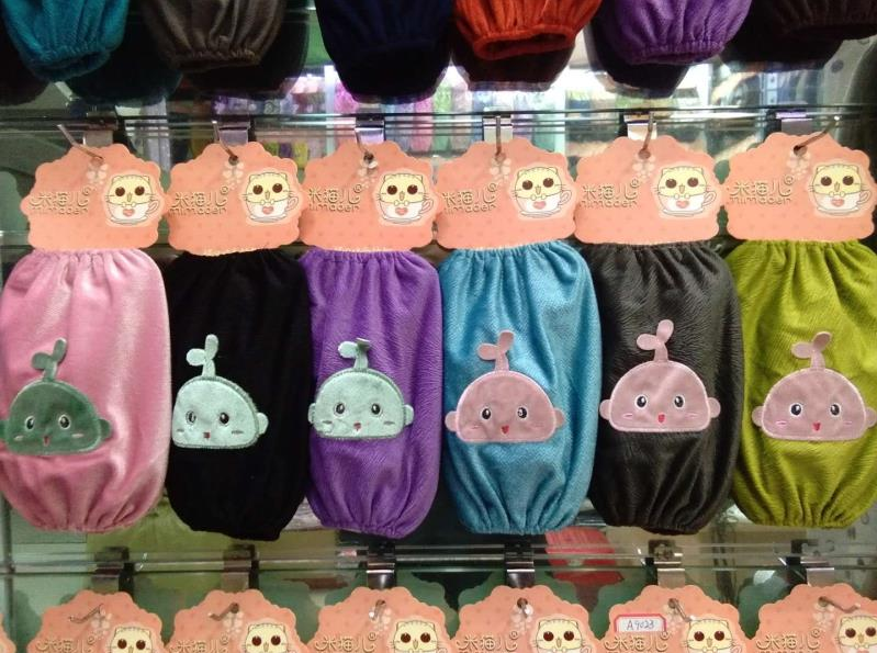 Little Whale cartoon embroidered dust-proof and stain-resistant velvet sleeve (The pattern and fabric color are subject to actual shipment) Specification image