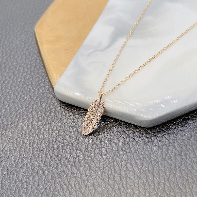 A short collarbone chain with a slightly studded studded feather zircon pendant, fashionable, individual and exquisite necklace detail image 4