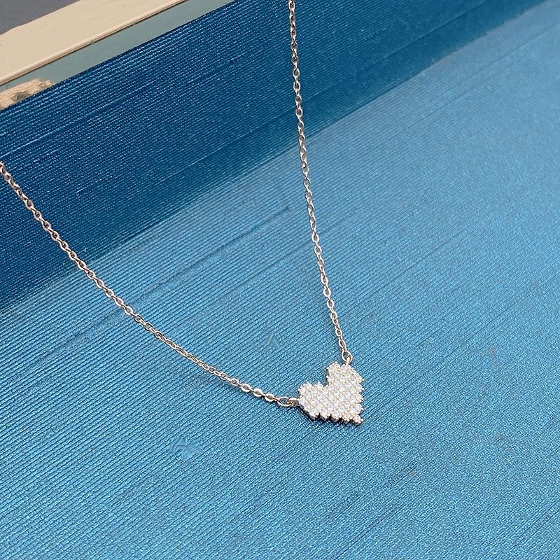 The cute and simple collarbone chain, slightly studded with diamonds, is a gentle and fairy-like necklace that catches the eye and is versatile, with a unique personality Application Scenario