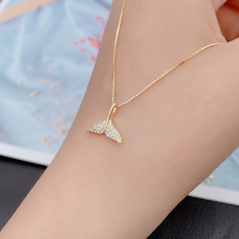The S925 sterling silver box chain necklace with a micro-studded fishtail pendant accessory exudes a sense of high-end, light luxury and simplicity, the same style as the Internet celebrity details Picture