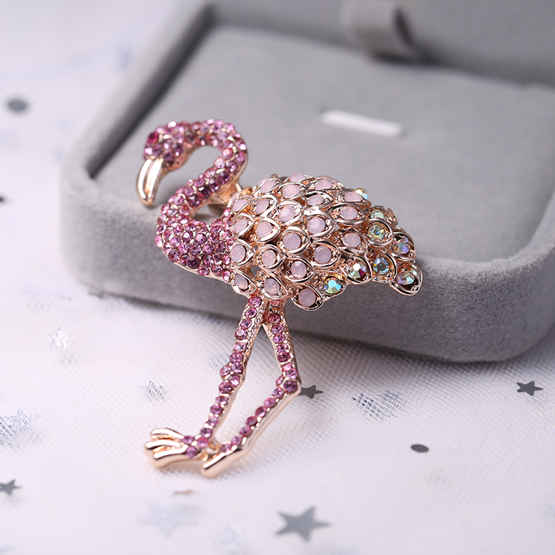 Factory direct sales, popular in foreign trade, Korean fashion flamingo brooches, women's accessories, elegant and luxurious, versatile shawls, pins, brooches, collars, pin buttons and other accessories Application Scenario