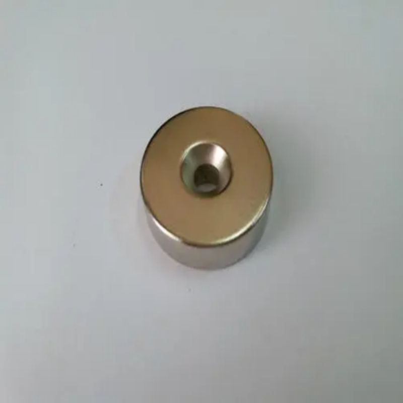 厂家直销磁铁 强磁铁 圆片磁铁 方块磁铁 沉孔 钕铁硼强磁