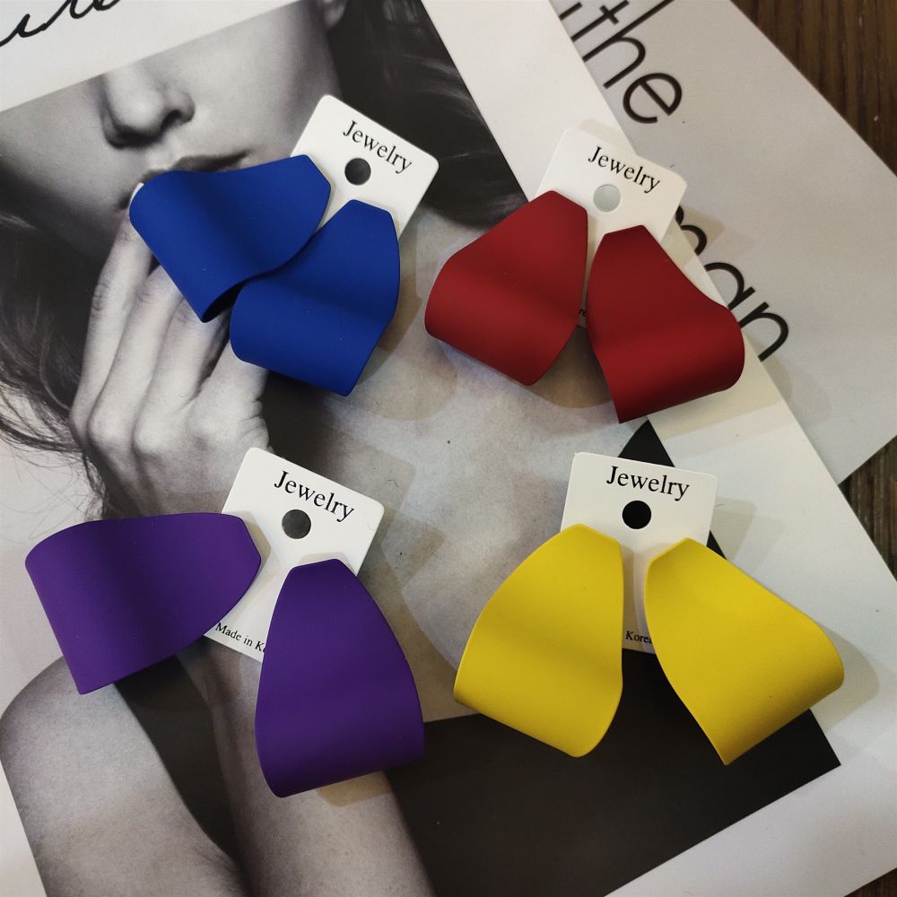 Direct sales from a domestic trend manufacturer of wrought iron pressed earrings, pendants, rough accessories, jewelry accessories, popular bestsellers, classic European and American brand iron metal earrings, hand-painted