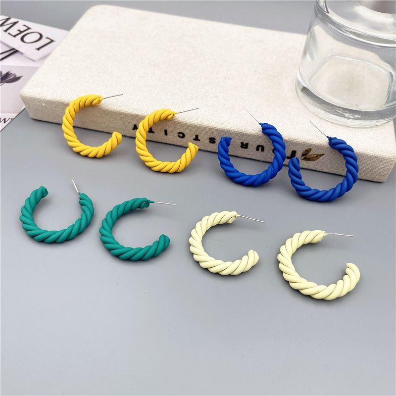 Factory direct sales of wrought iron pressed earrings, pendants, rough accessories, jewelry accessories, popular bestsellers, classic European and American brand iron metal earrings with spray paint detail image 3