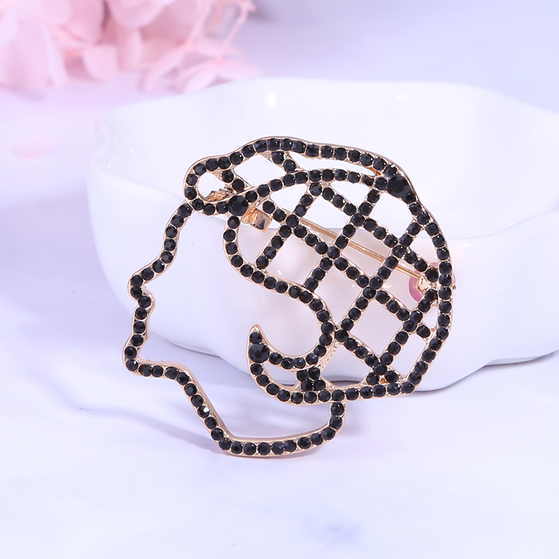 Factory direct sales for foreign trade, popular high-end new brooches with water diamond heads, creative European and American luxurious high-end pearl pins, pearl coats, corsages, mom gifts