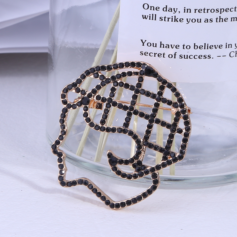 Factory direct sales for foreign trade, popular high-end new brooches with water diamond heads, creative European and American luxurious high-end pearl pins, pearl coats, corsages, mom gifts details Picture