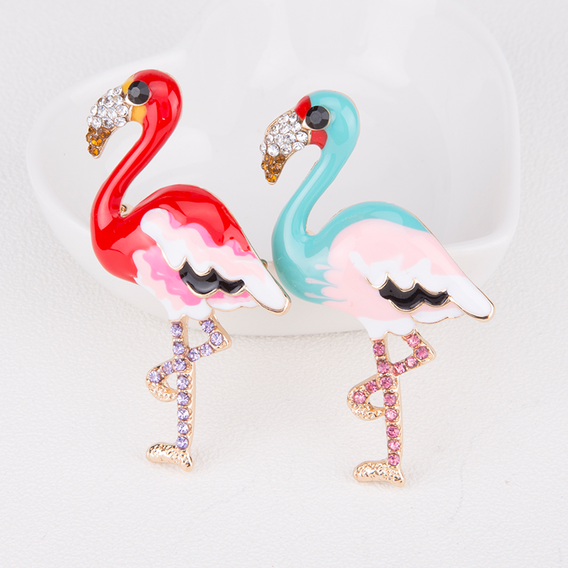 Factory direct sales for foreign trade, popular high-end new brooches with oil drip, flamingos, bees, creative European and American luxury high-end pearl pins, pearl coats, corsages, mom gifts