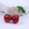 Factory direct sales, popular in foreign trade, high-end new brooches paired with oil-dripping cherry bees, creative European and American luxury high-end pearl pins, pearl coats, corsages, mom gifts Application Scenario