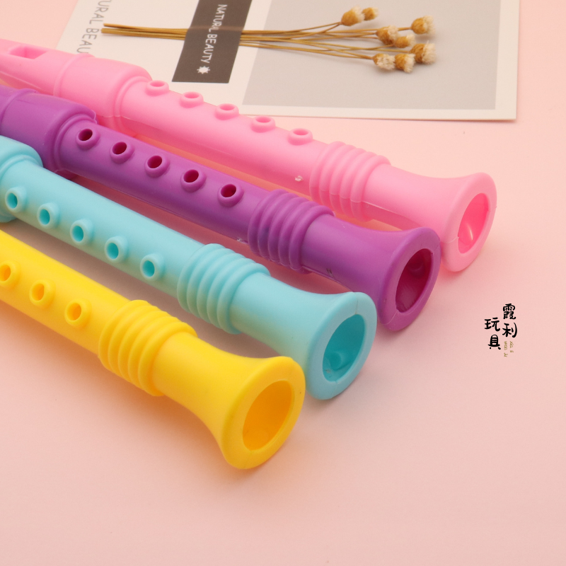 Vertical flute whistle, children's plastic toy gift, party whistle Application Scenario