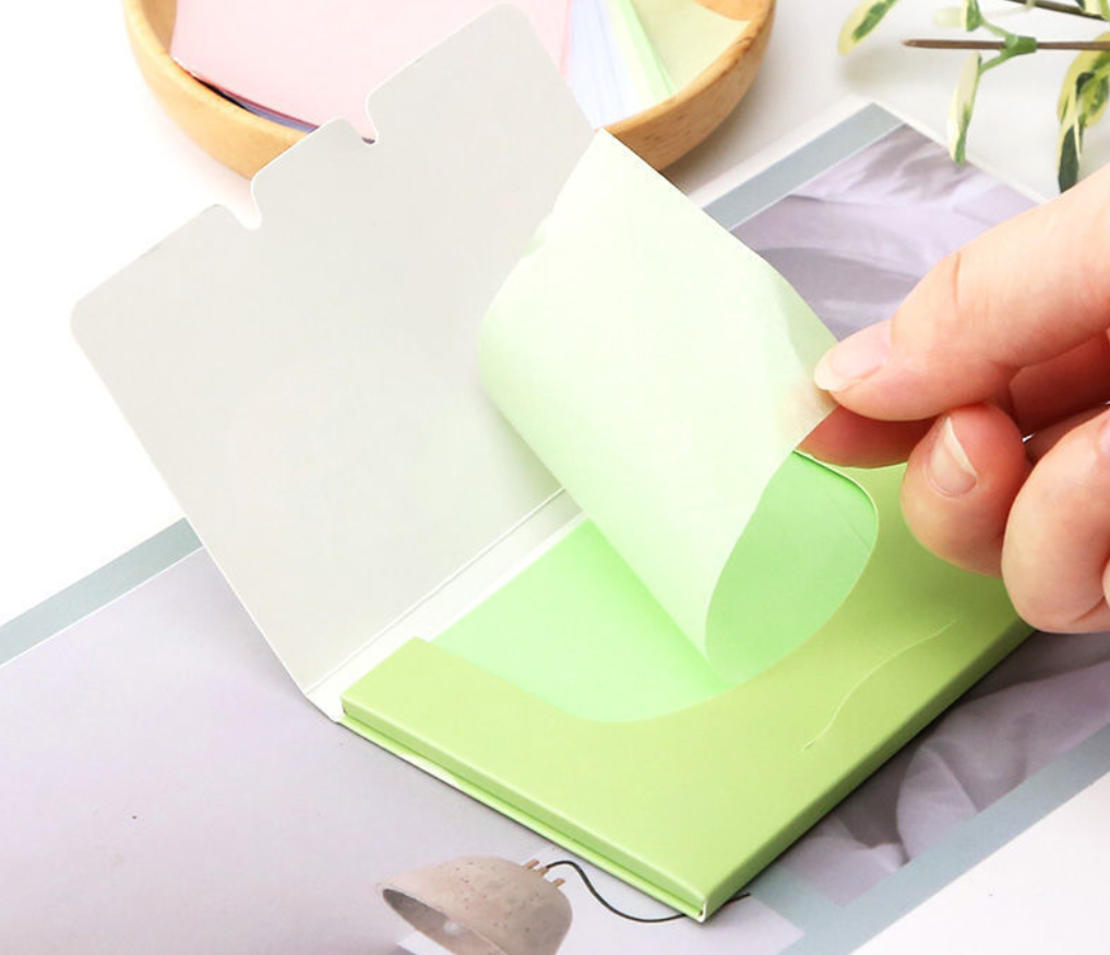 Facial oil-absorbing paper Application Scenario