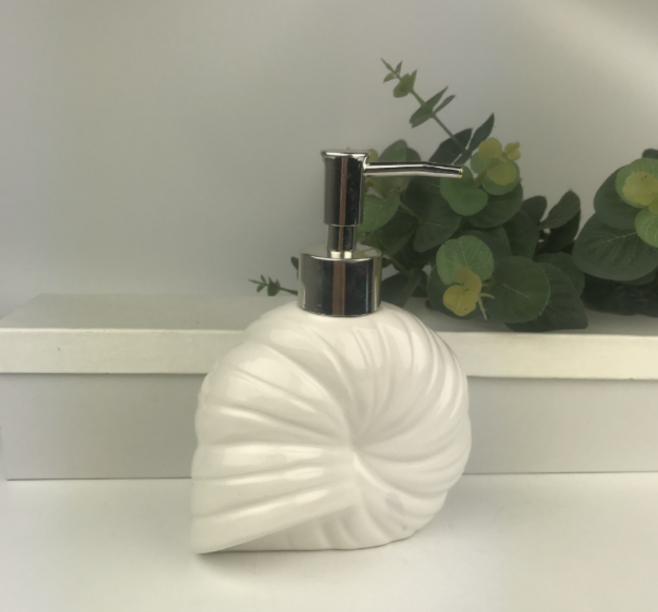 Press-type shampoo, body wash and lotion bottles are exclusively available for export details Picture