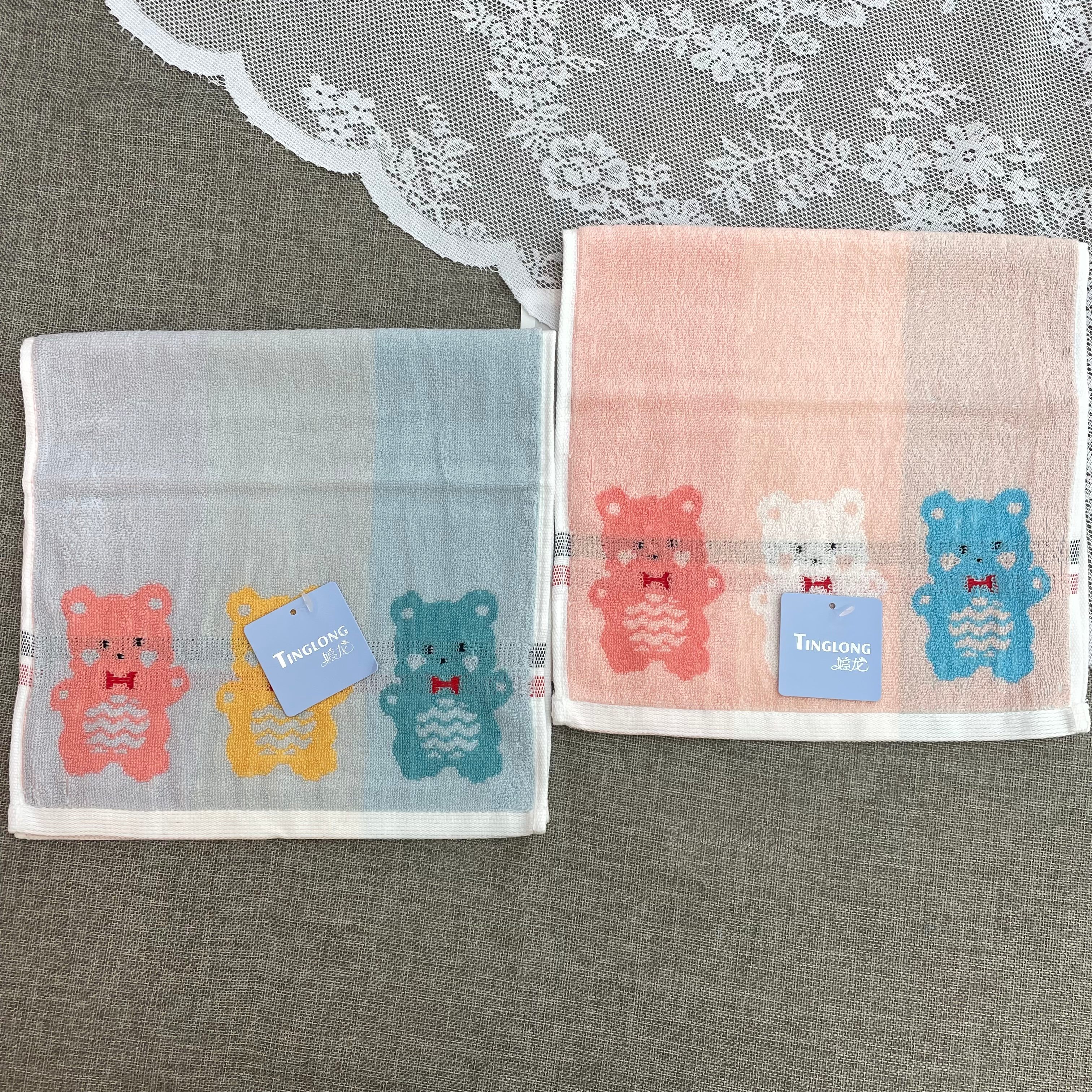 Tinglong Factory direct sales of pure cotton children's face towels with three bear patterns Specification image