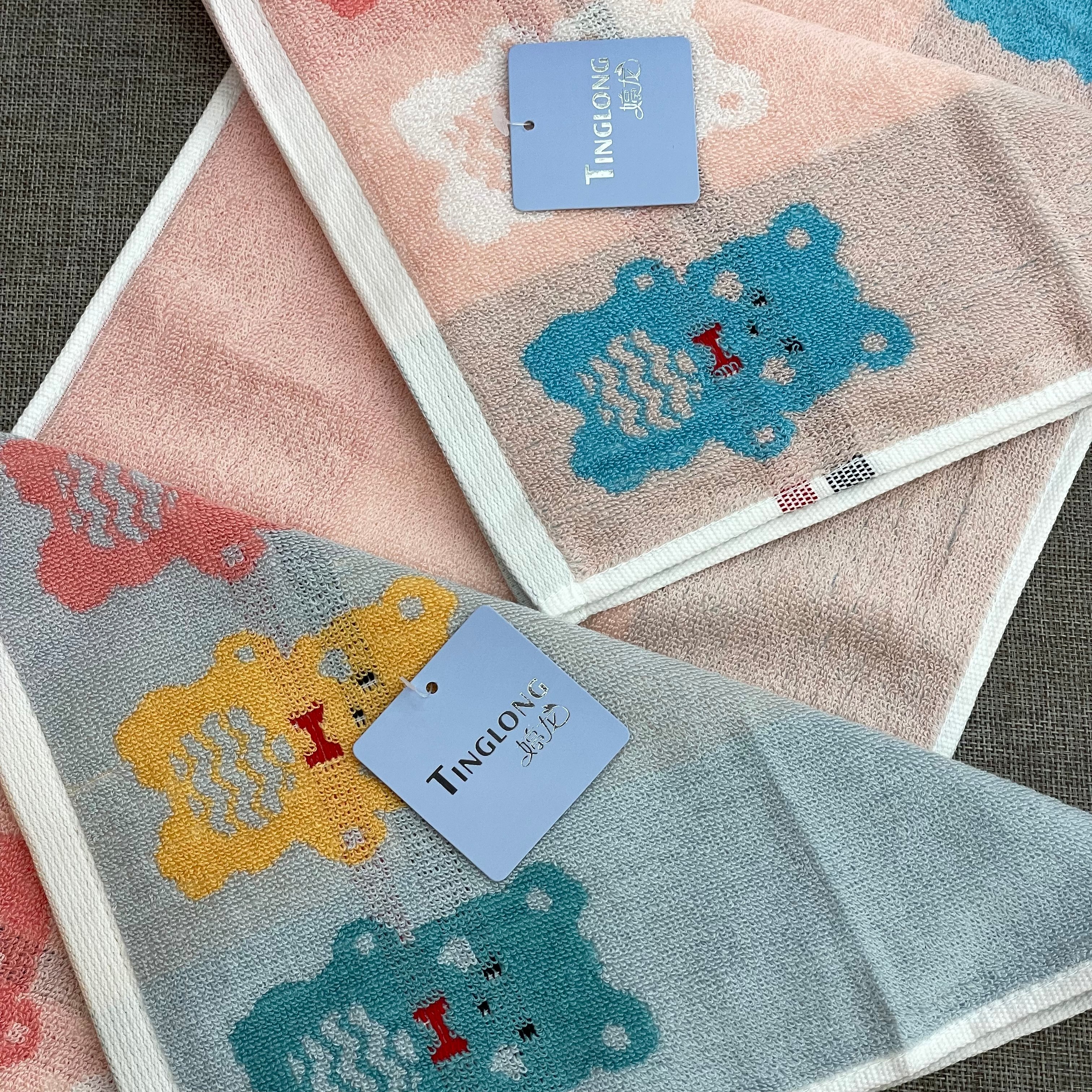 Tinglong Factory direct sales of pure cotton children's face towels with three bear patterns Application Scenario