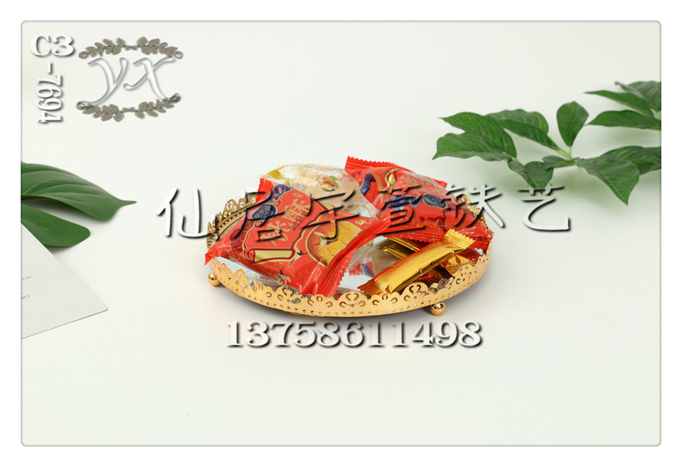 Yuxuan Ironwork offers a variety of specifications, including European-style round-mouth glass mirror hollowed-out ironwork fruit plates, living room household coffee tables, candy and snack basins. 52 Application Scenario